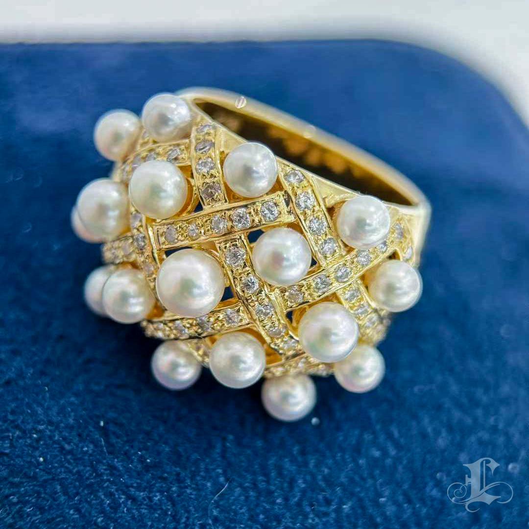 【Crown Radiance】Baby Akoya Pearl & Diamond Lattice Ring in 18k Gold For Sale 1