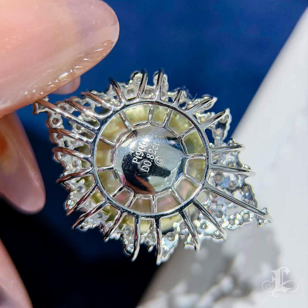 Collana con ciondolo di diamanti e perle di Celadon di Tahiti in vendita 3