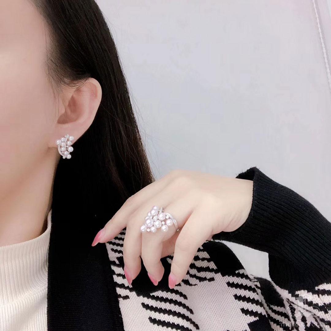 【Crown Radiance】Anillo de oro blanco de 18k con perla Akoya rosa en racimo y diamantes en Nuevo estado para la venta en New York, NY