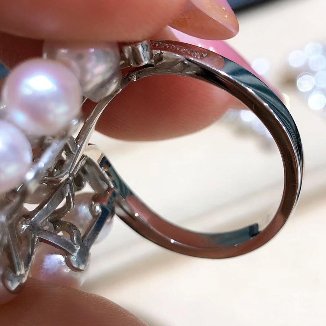 【Crown Radiance】Anillo de oro blanco de 18k con perla Akoya rosa en racimo y diamantes en venta 1