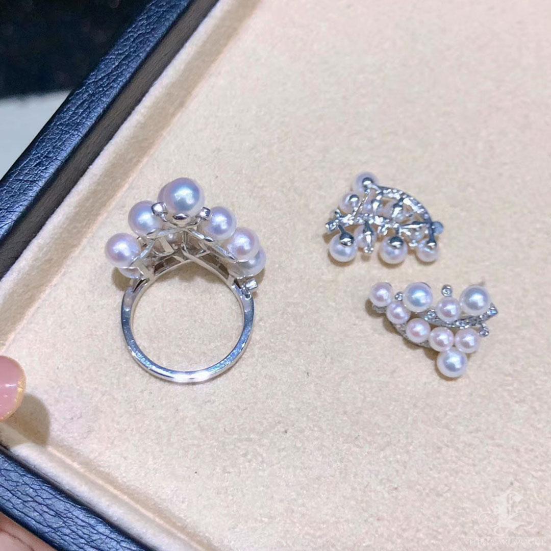 【Crown Radiance】Anillo de oro blanco de 18k con perla Akoya rosa en racimo y diamantes en venta 3