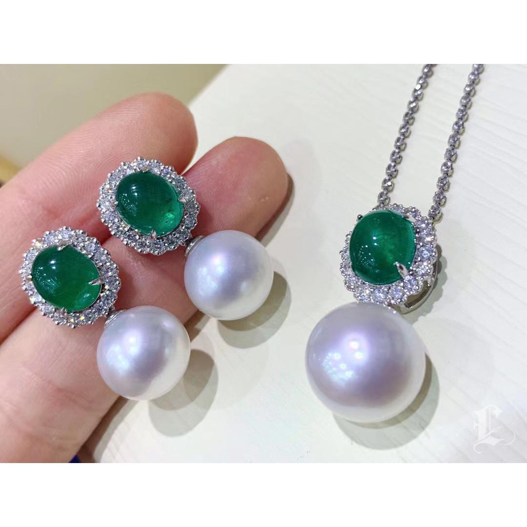 Orecchini di diamanti con smeraldo e perle dei mari del Sud in vendita 2