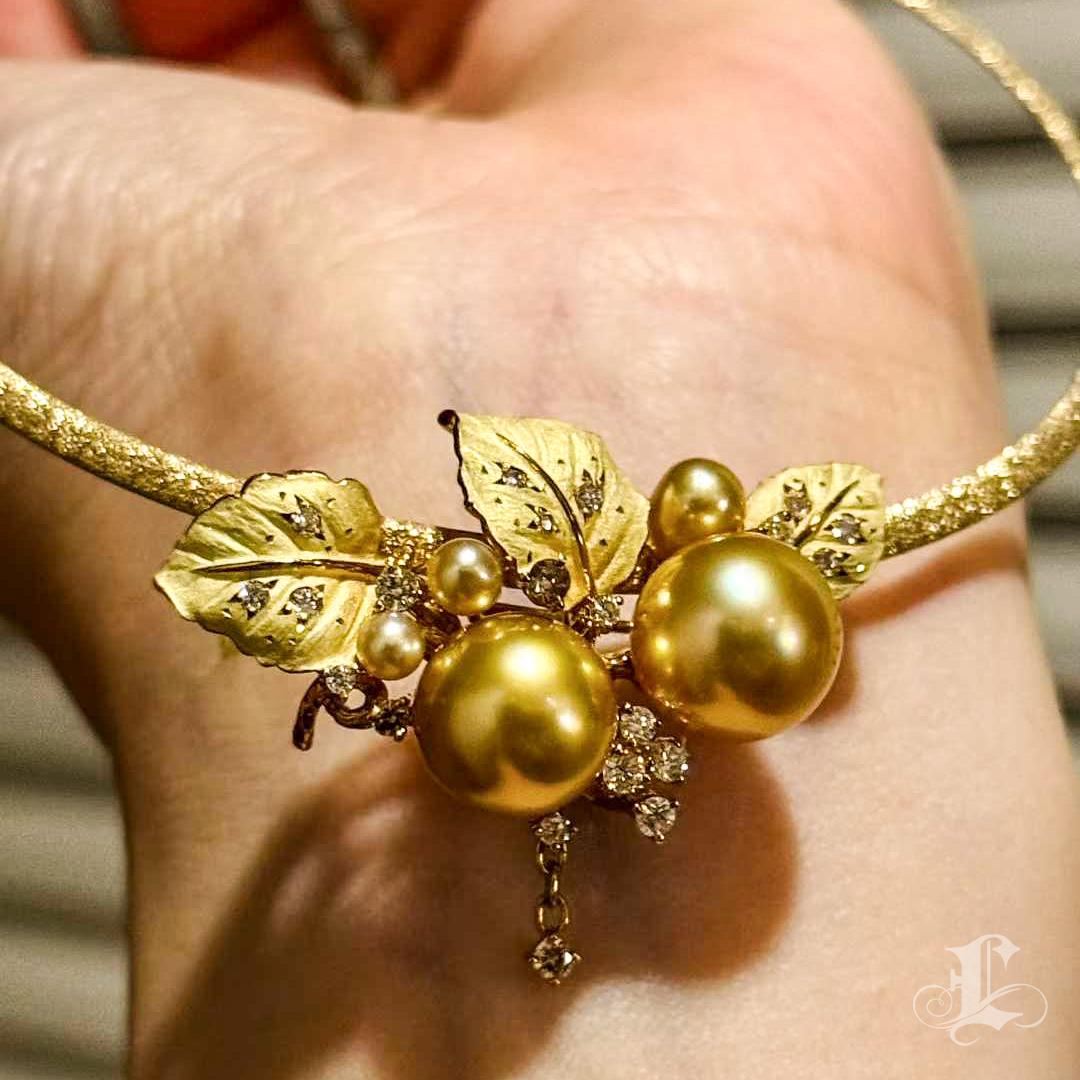 【Crown Radiance】Convertible South Sea Golden Pearl Diamond Necklace-Brooch Neuf - En vente à New York, NY