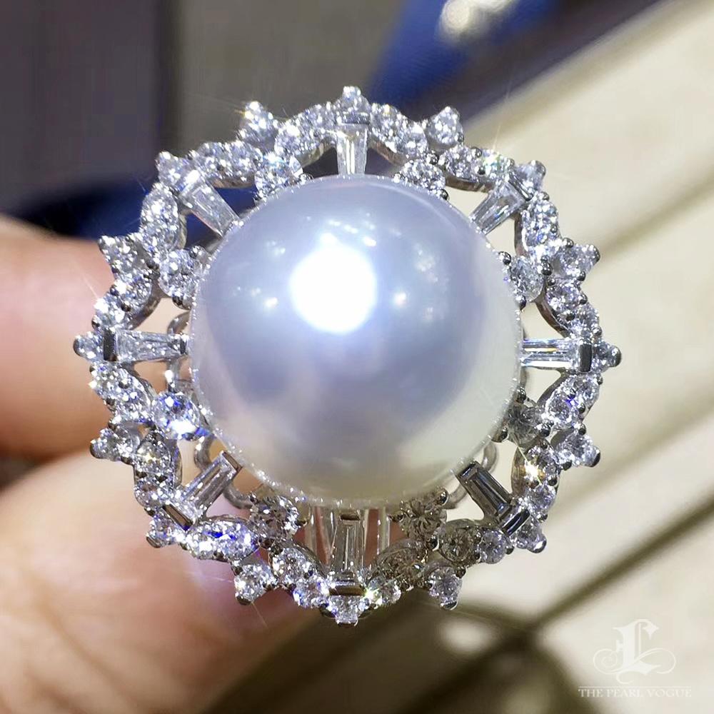 Donna Corona radiosa】 Anello/pendente convertibile con perle dei mari del sud e diamanti in vendita