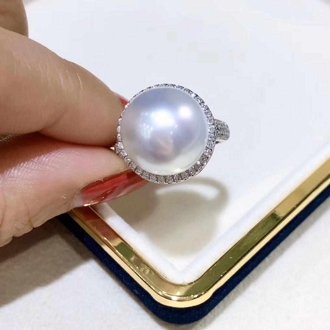 Donna Corona Radiosa】 Anello di diamanti con perle dei mari del sud e zaffiri a raggiera in vendita