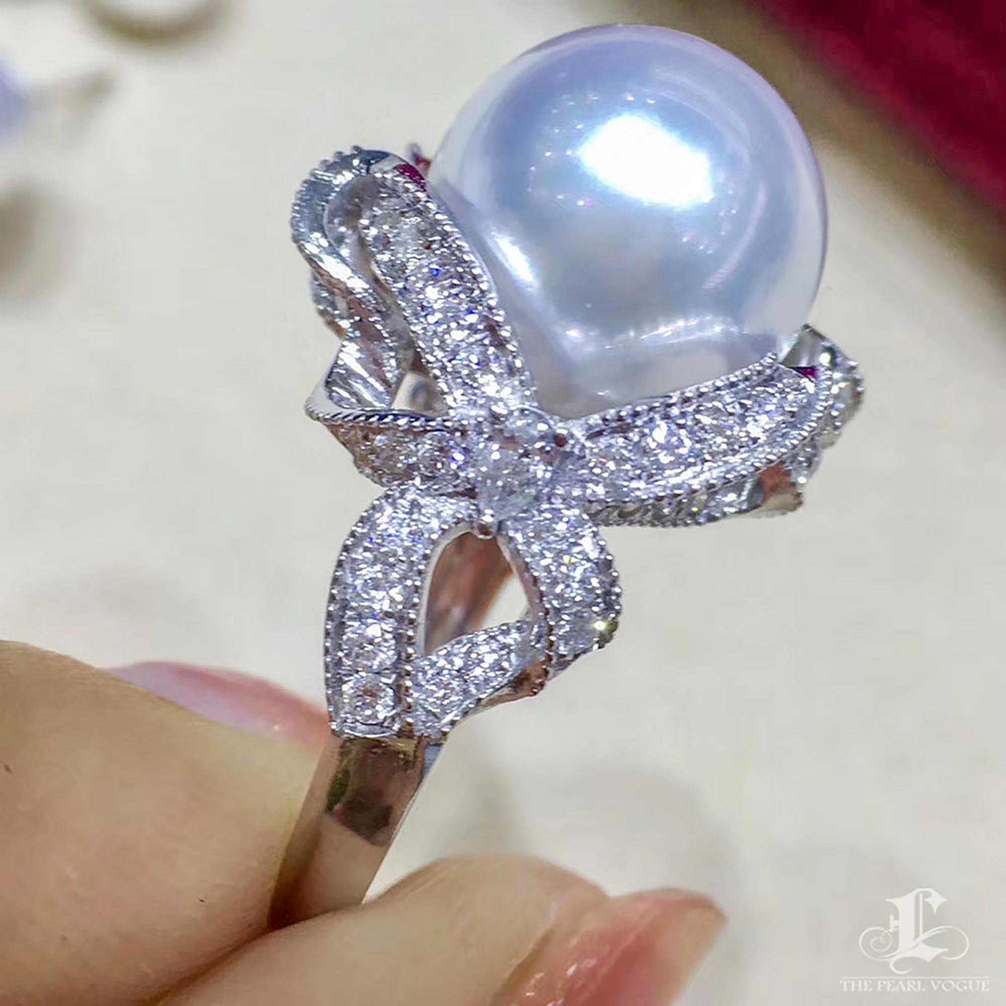 Anello di perle dei mari del Sud con fiocco di diamanti Aurora in vendita 1