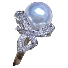 Anello di perle dei mari del Sud con fiocco di diamanti Aurora