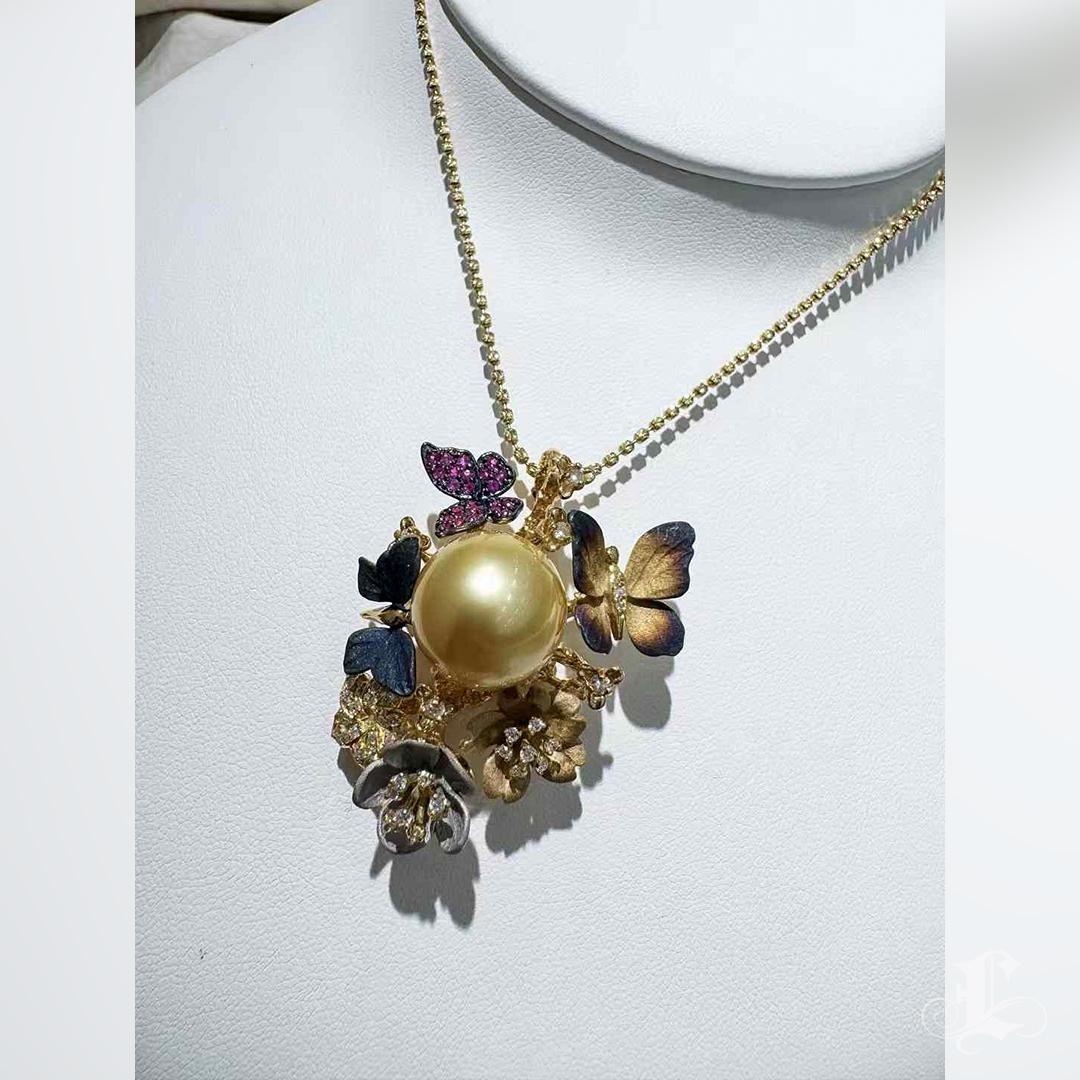【Crown Radiance】Diamond Dust Butterfly Garden 14.3mm South Sea Pearl Pendant For Sale 5