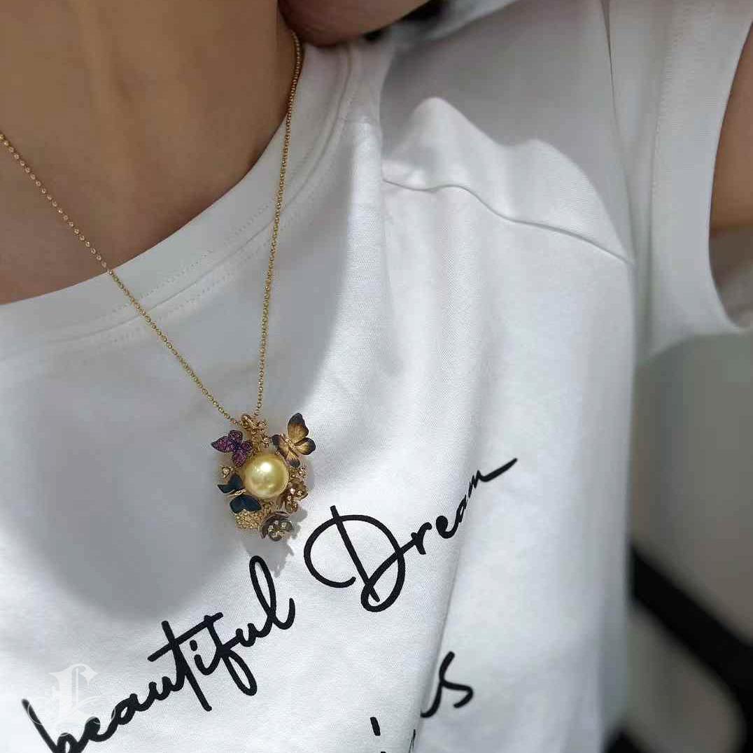 【Crown Radiance】Diamond Dust Butterfly Garden 14.3mm South Sea Pearl Pendant For Sale 6