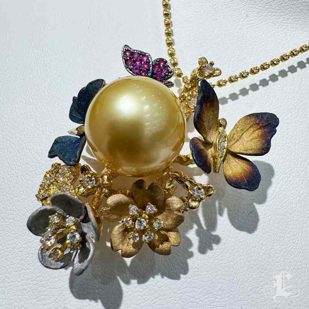 Women's 【Crown Radiance】Diamond Dust Butterfly Garden 14.3mm South Sea Pearl Pendant For Sale