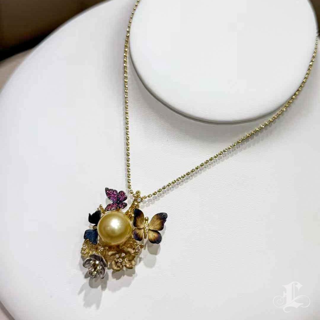 【Crown Radiance】Diamond Dust Butterfly Garden 14.3mm South Sea Pearl Pendant For Sale 4