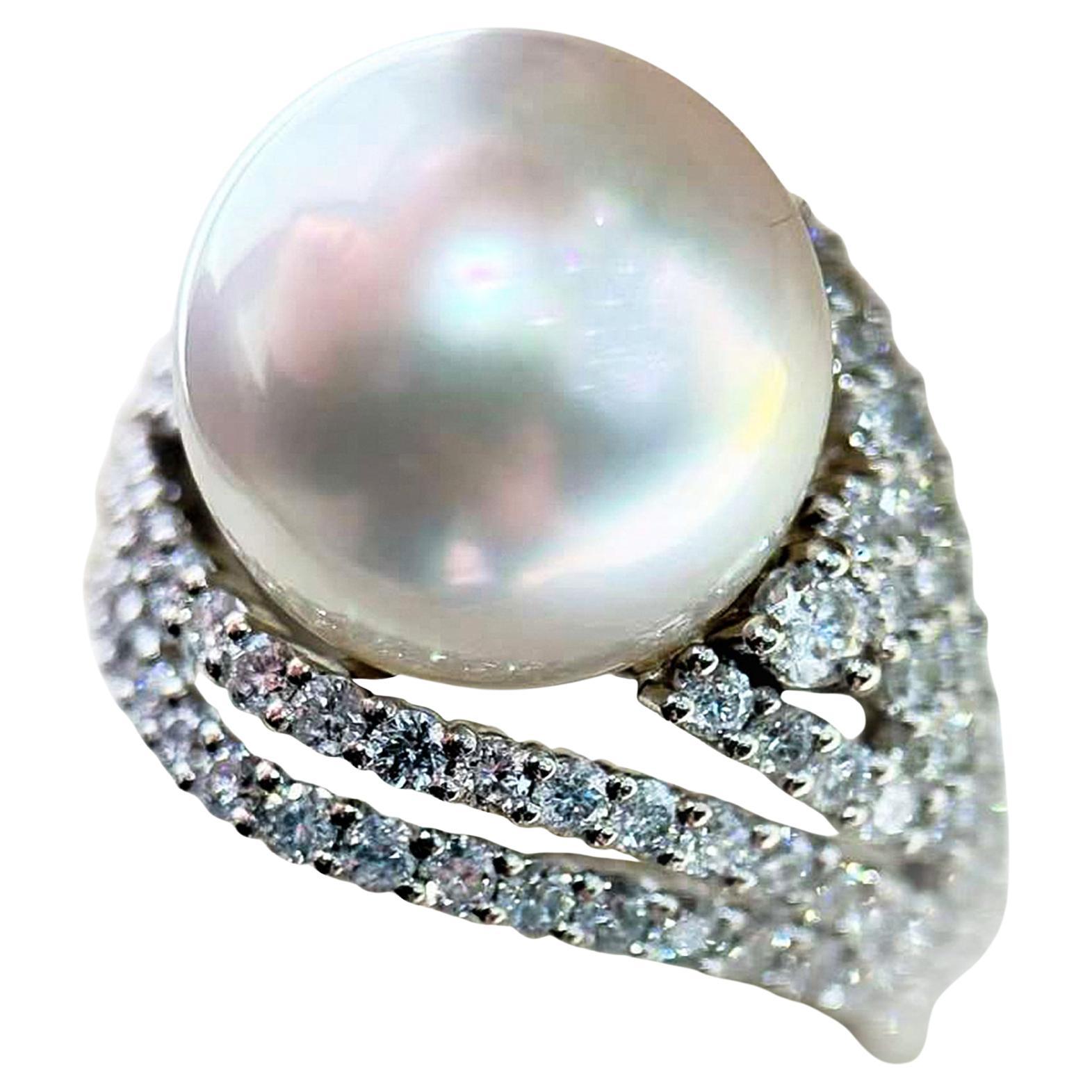 Anello di dichiarazione con perle Aurora dei mari del Sud incastonate a diamante