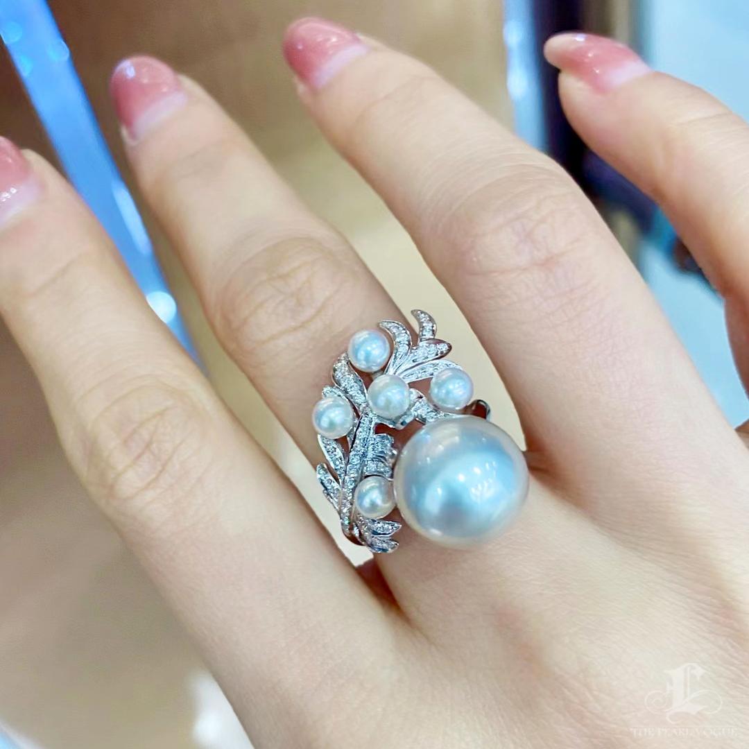 Non taillé 【Crown Radiance】Diamond Leaf Spray South Sea Pearl Sculptural Ring en vente