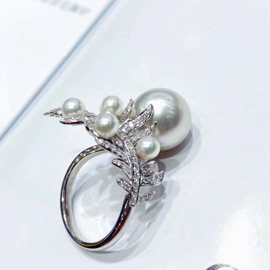 【Crown Radiance】Diamond Leaf Spray South Sea Pearl Sculptural Ring en vente 4