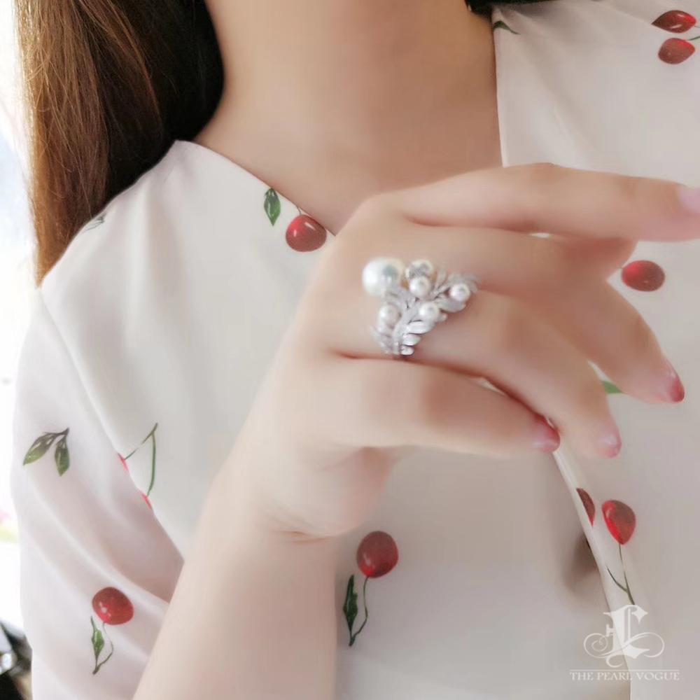 【Crown Radiance】Diamond Leaf Spray South Sea Pearl Sculptural Ring Neuf - En vente à New York, NY