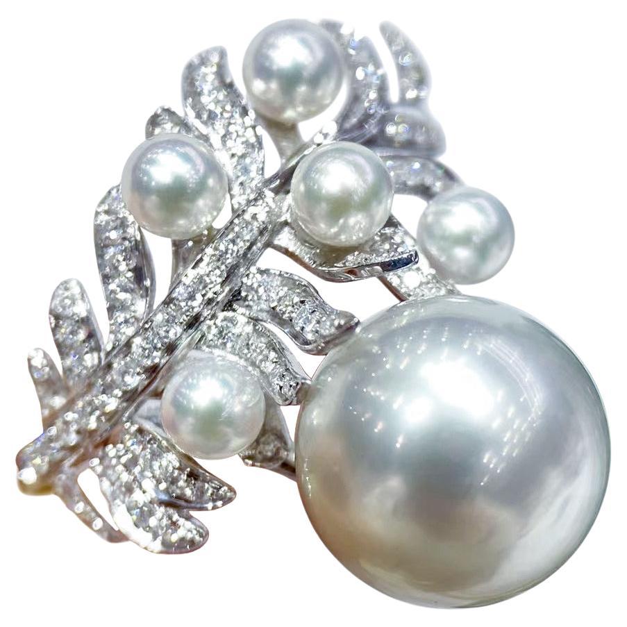 Anello scultoreo di perle dei mari del sud con diamante a forma di foglia spray