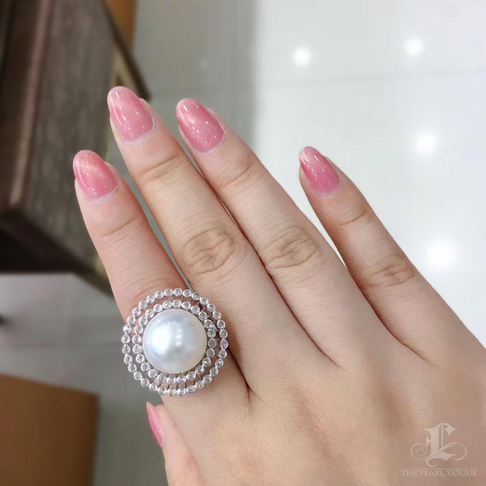 Grezzo Anello da cocktail con diamante Sunburst Aurora e perle dei mari del sud in vendita