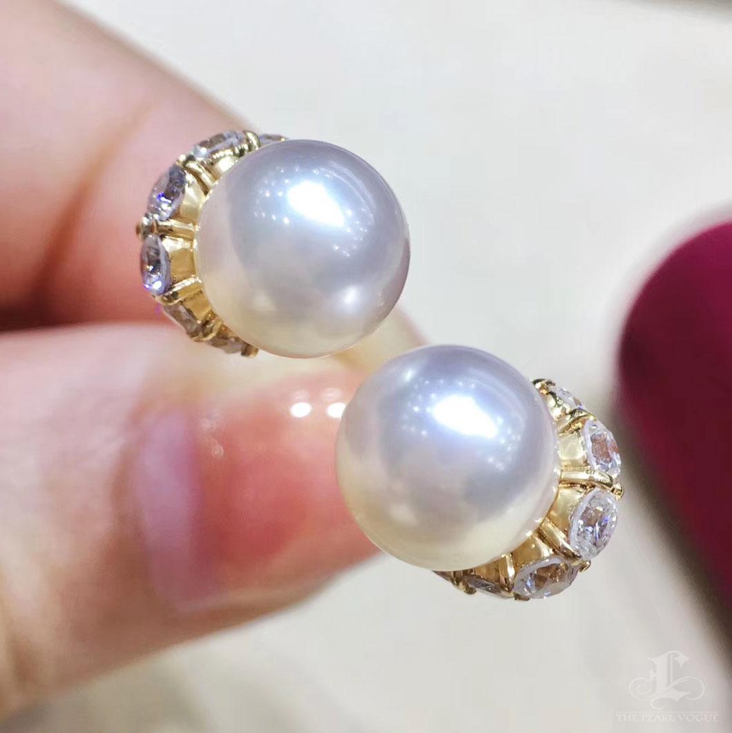 Anello con doppia perla Akoya e diamanti in oro 18 carati in vendita 1