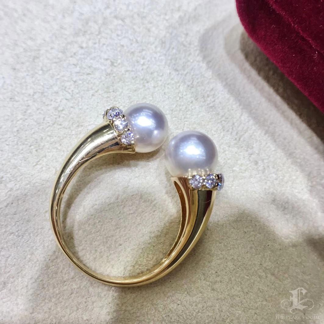 Anello con doppia perla Akoya e diamanti in oro 18 carati in vendita 4