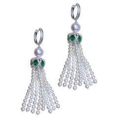 Orecchini di perle Akoya e diamanti con nappe color smeraldo