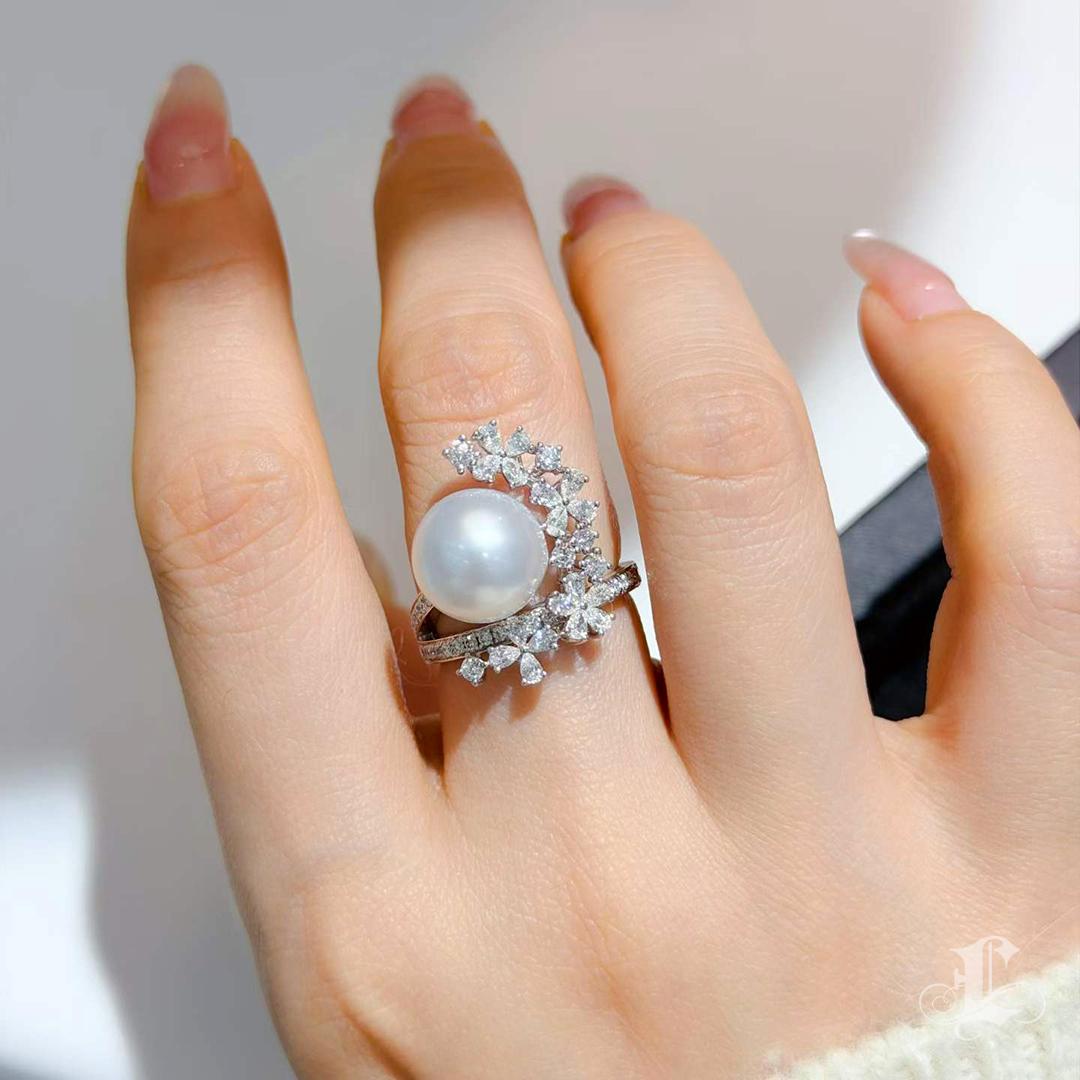 Grezzo Anello con perle dei mari del sud e diamanti 