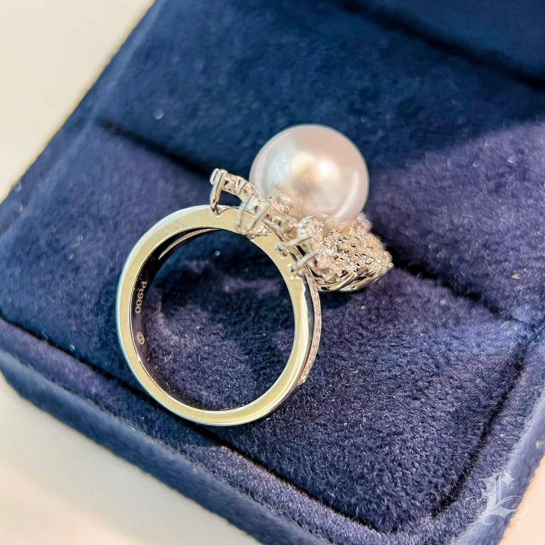 Anello con perle dei mari del sud e diamanti 