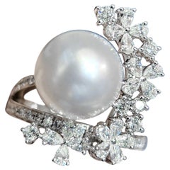 Anello con perle dei mari del sud e diamanti "Arco floreale Aurora".