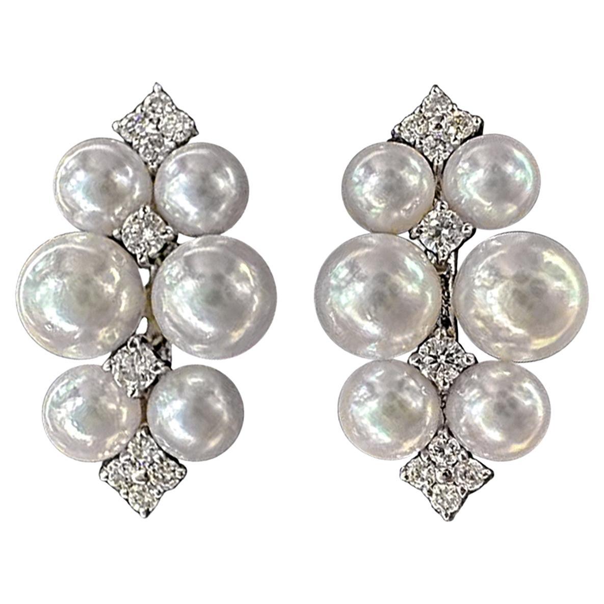 Orecchini con perle Aurora Akoya e diamanti a grappolo geometrico