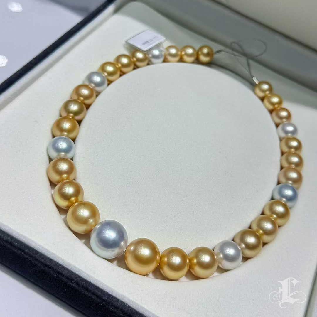Donna Corona Radiosa】 Collana Sinfonia di Perle dei Mari del Sud Aurora Abbraccio Dorato in vendita