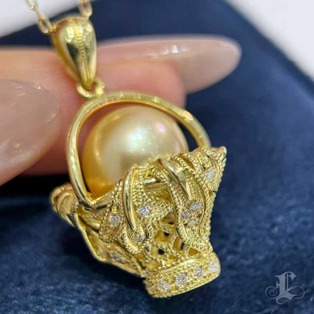 【Crown Radiance】Golden South Sea Pearl & Diamond Basket Pendant In New Condition For Sale In New York, NY