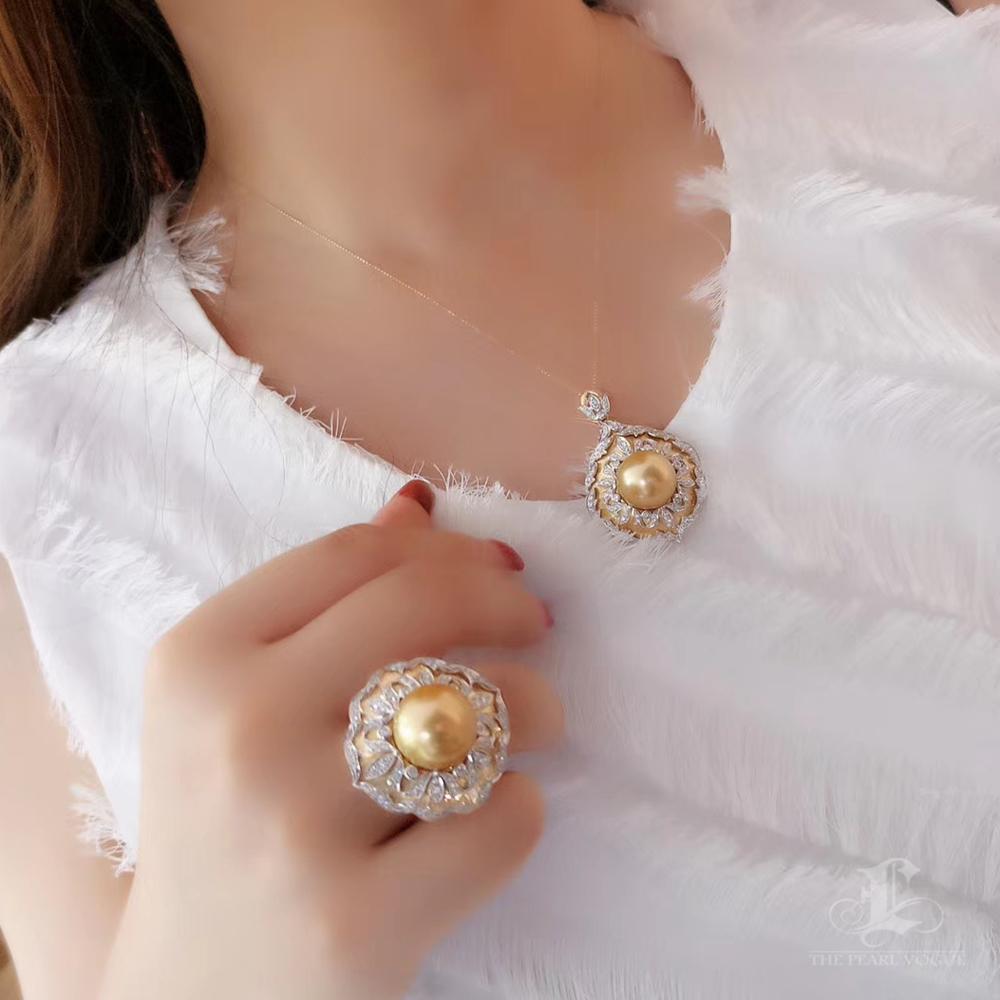 Ciondolo Regale con Diamante e Perla dei Mari del Sud Dorati in vendita 6