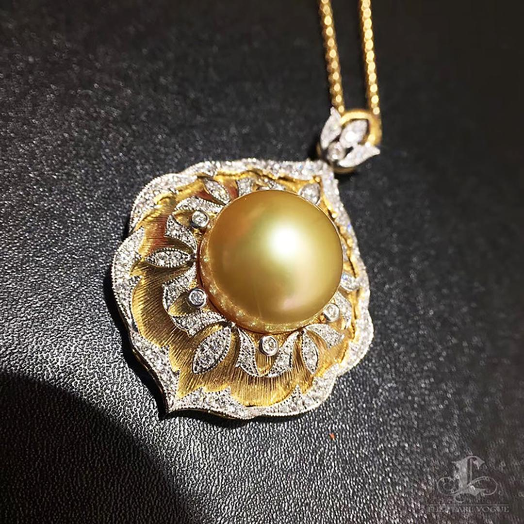 Ciondolo Regale con Diamante e Perla dei Mari del Sud Dorati in vendita 1