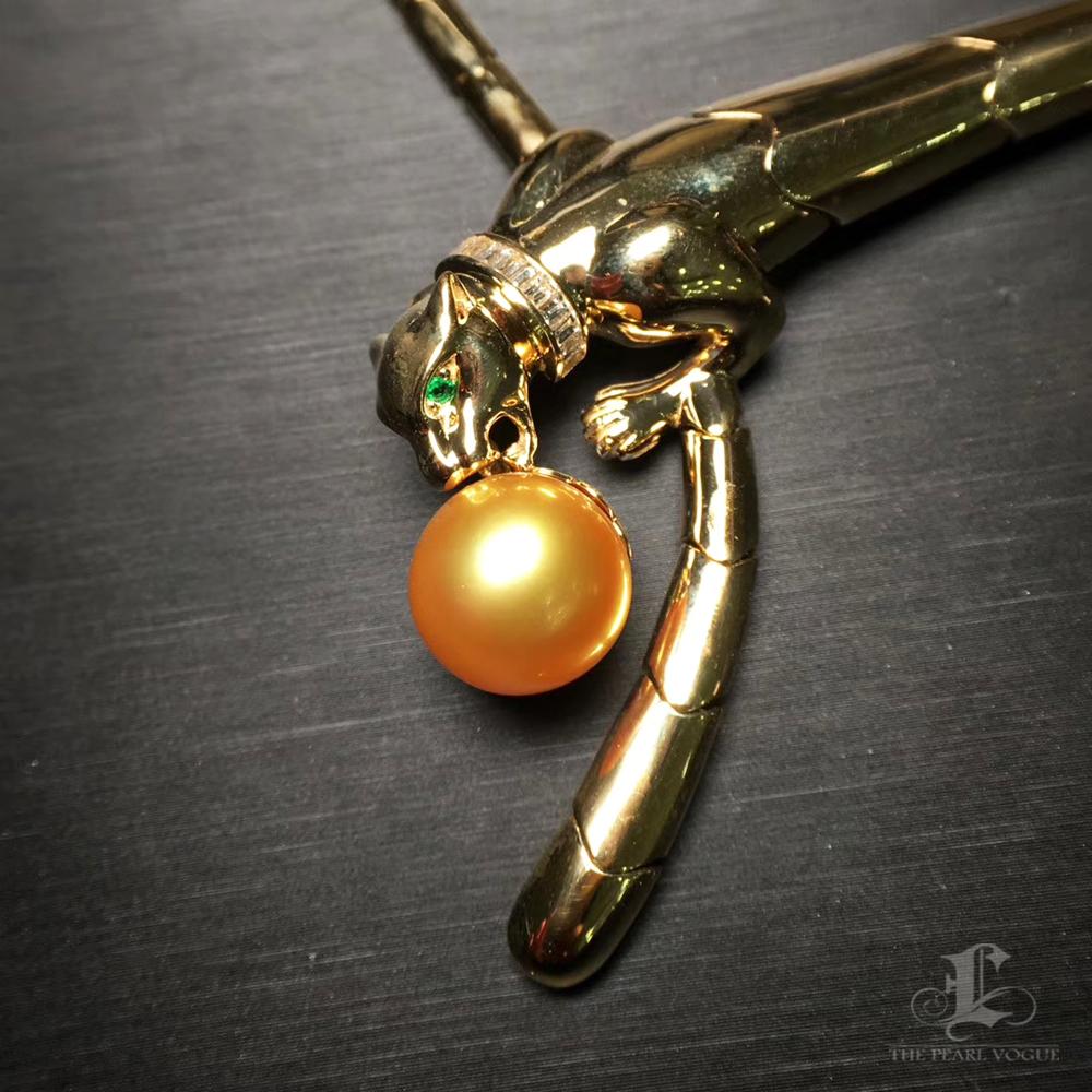 Collana con collare di smeraldo e perle dei mari del Sud dorate In condizioni Nuovo in vendita a New York, NY