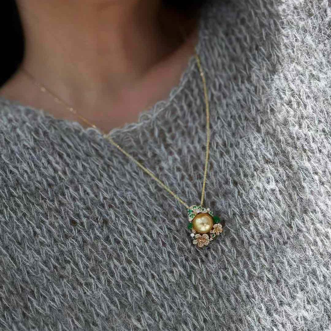 【Corona Radiance】Imperial Blossom South Sea Pearl & A Jadeite Jewelry Set en Nuevo estado para la venta en New York, NY