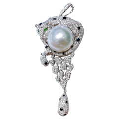 Ciondolo pantera con diamante e perla dei mari del sud Aurora "Jungling Sentinel".