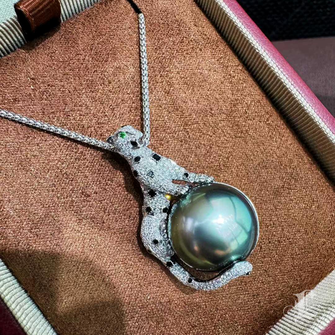 【Corona Radiante】Colgante de Diamante Leopardo Aurora Perla de Tahití en venta 3