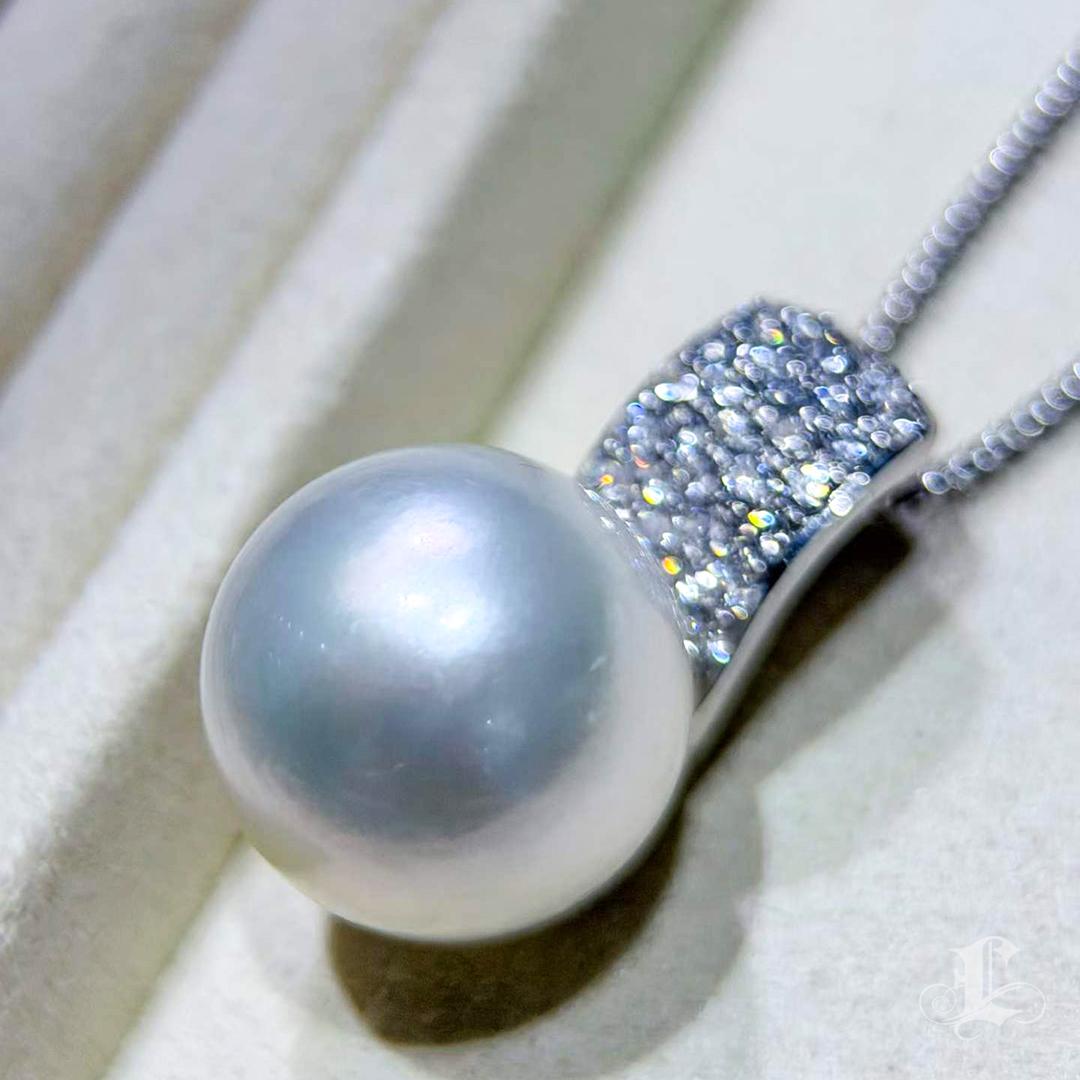 Ciondolo con diamante e perla dei mari del sud da 15 mm In condizioni Nuovo in vendita a New York, NY