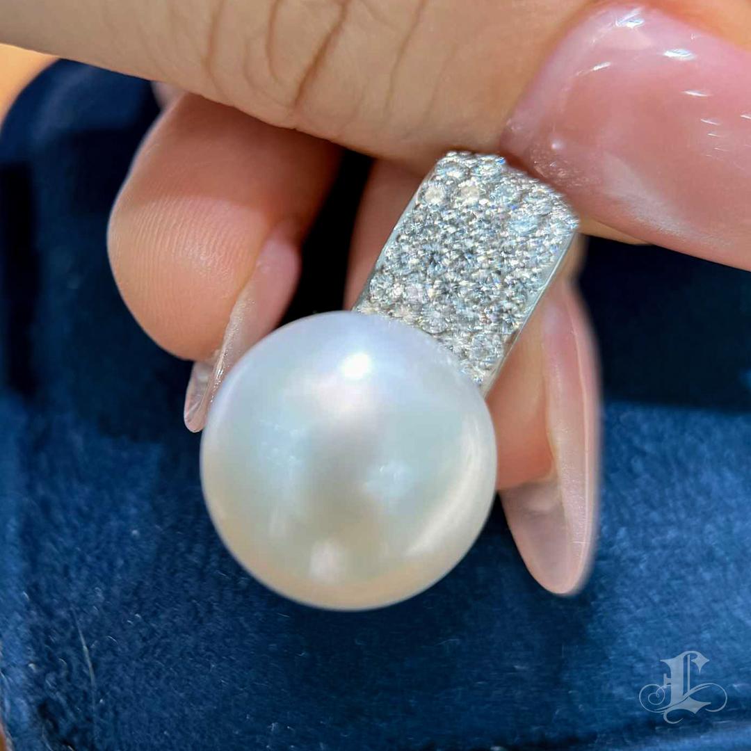 Ciondolo con diamante e perla dei mari del sud da 15 mm in vendita 1