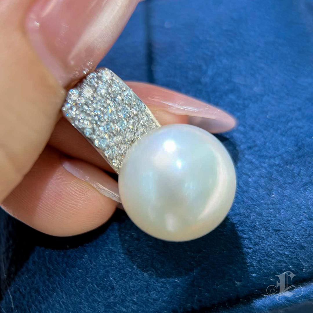 Ciondolo con diamante e perla dei mari del sud da 15 mm in vendita 2