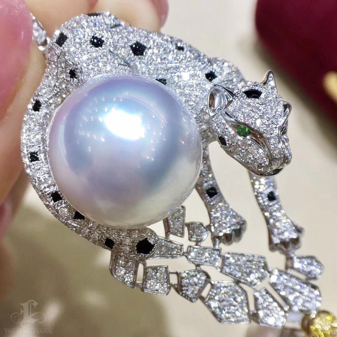 Ciondolo con diamante e perla dei mari del sud della Pantera Maestosa In condizioni Nuovo in vendita a New York, NY