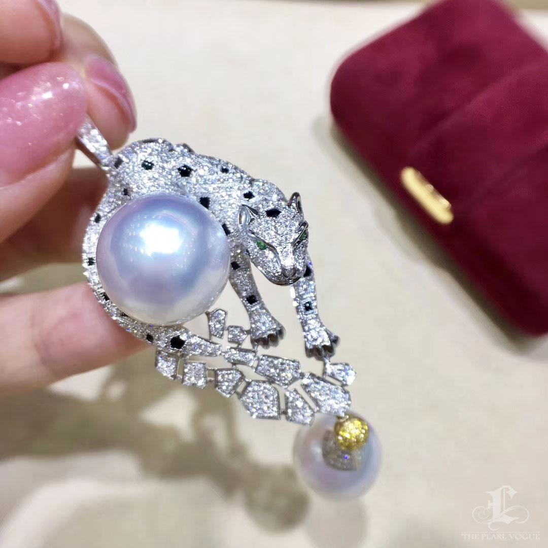 Ciondolo con diamante e perla dei mari del sud della Pantera Maestosa in vendita 2