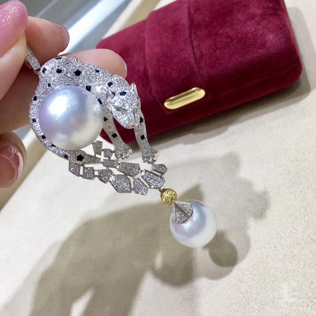 Ciondolo con diamante e perla dei mari del sud della Pantera Maestosa in vendita 3