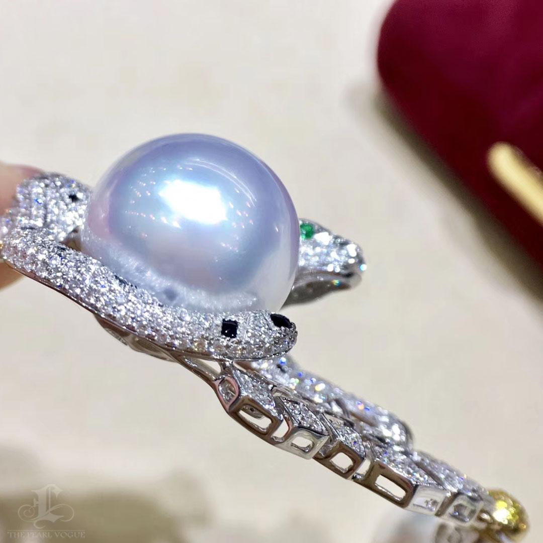 Ciondolo con diamante e perla dei mari del sud della Pantera Maestosa in vendita 4