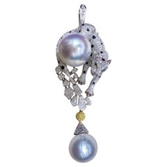 Ciondolo con diamante e perla dei mari del sud della Pantera Maestosa