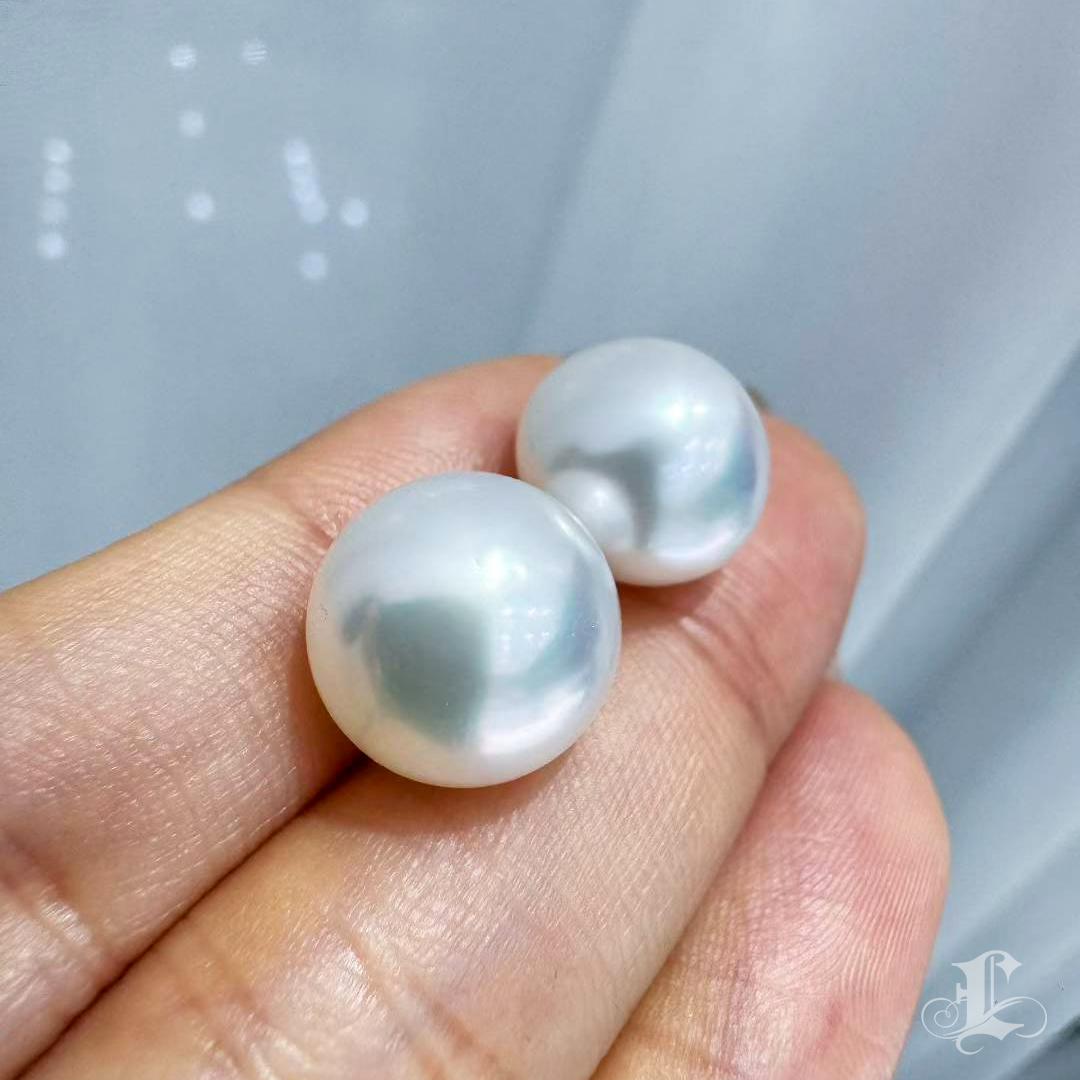 【Lustre Arc】One-of-a-Kind 12.3mm South Sea Pearl Button-Round Stud Earrings For Sale 3