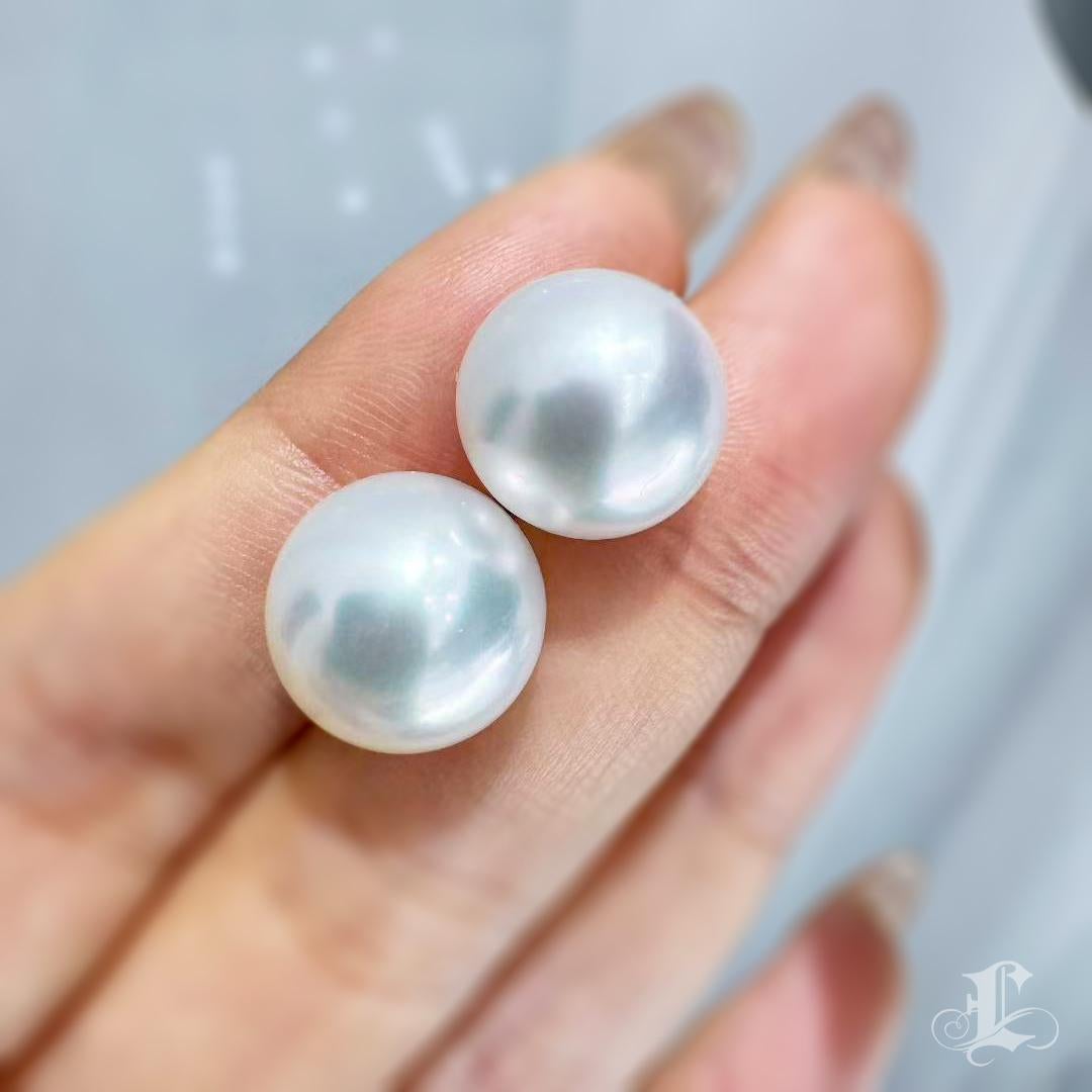【Lustre Arc】One-of-a-Kind 12.3mm South Sea Pearl Button-Round Stud Earrings For Sale 4