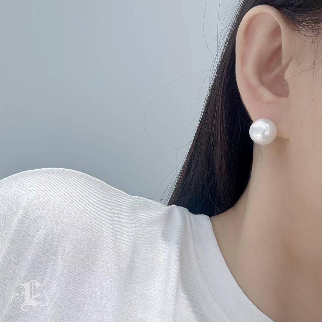 Uncut 【Crown Radiance】One-of-a-Kind 13.4mm South Sea Pearl Button-Round Stud Earrings For Sale