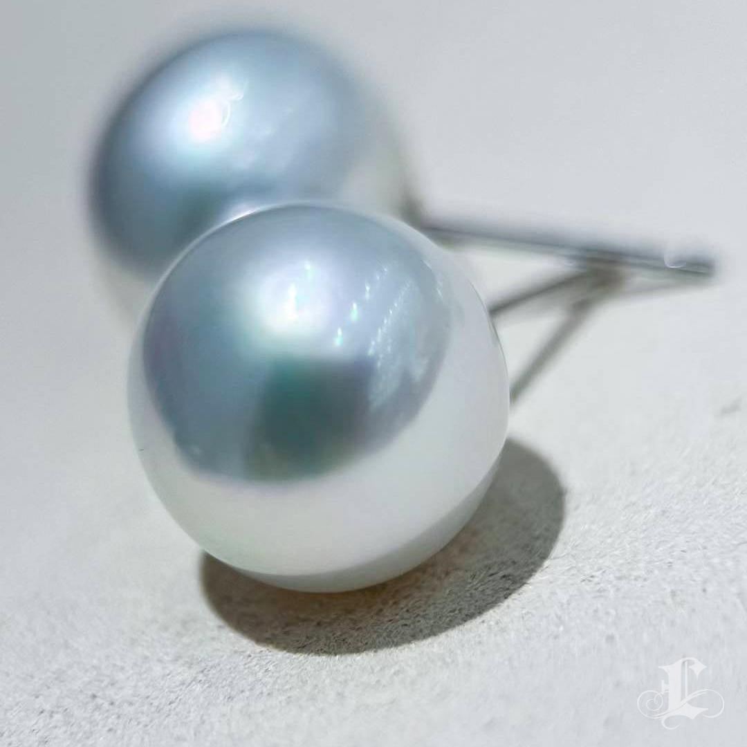 【Crown Radiance】One-of-a-Kind 13.4mm South Sea Pearl Button-Round Stud Earrings For Sale 1