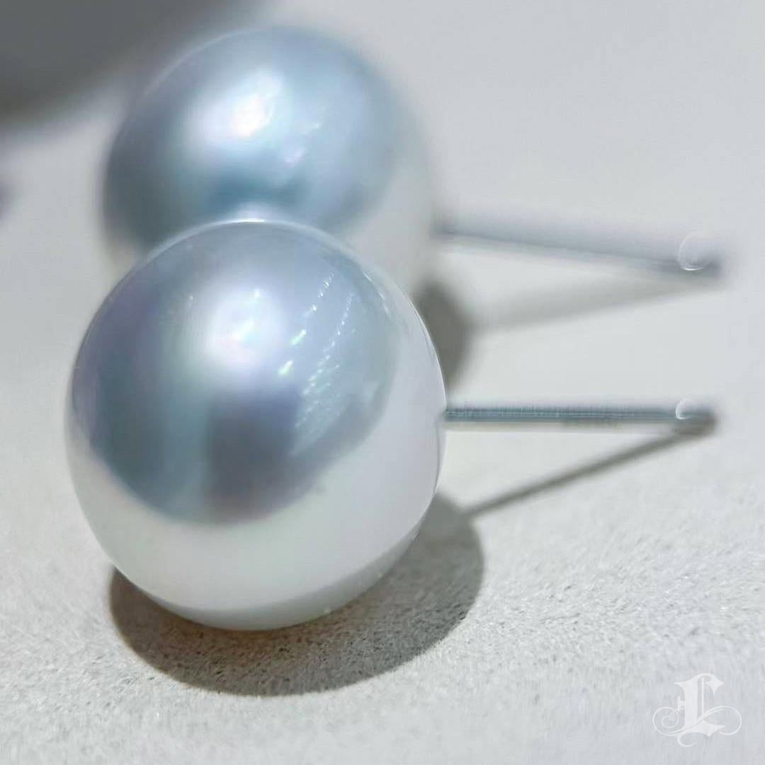 【Crown Radiance】One-of-a-Kind 13.4mm South Sea Pearl Button-Round Stud Earrings For Sale 2