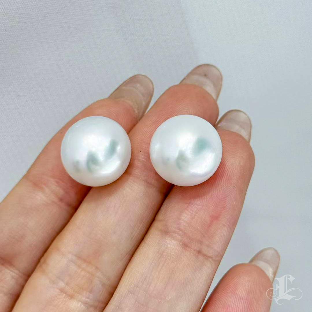 【Crown Radiance】One-of-a-Kind 13.4mm South Sea Pearl Button-Round Stud Earrings For Sale 3